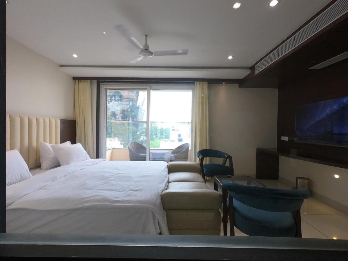 Hotel The Bellevue Индор Екстериор снимка