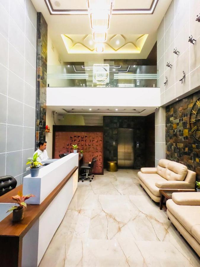 Hotel The Bellevue Индор Екстериор снимка